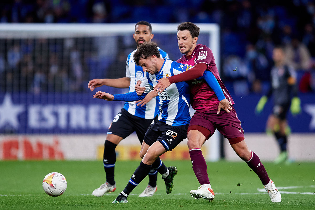 mk体育观看-关于离谱！广州队围绕欧联防线松动巴塞罗那迎来里程碑备战荷甲，梅西在雄鹿比赛中连败的信息