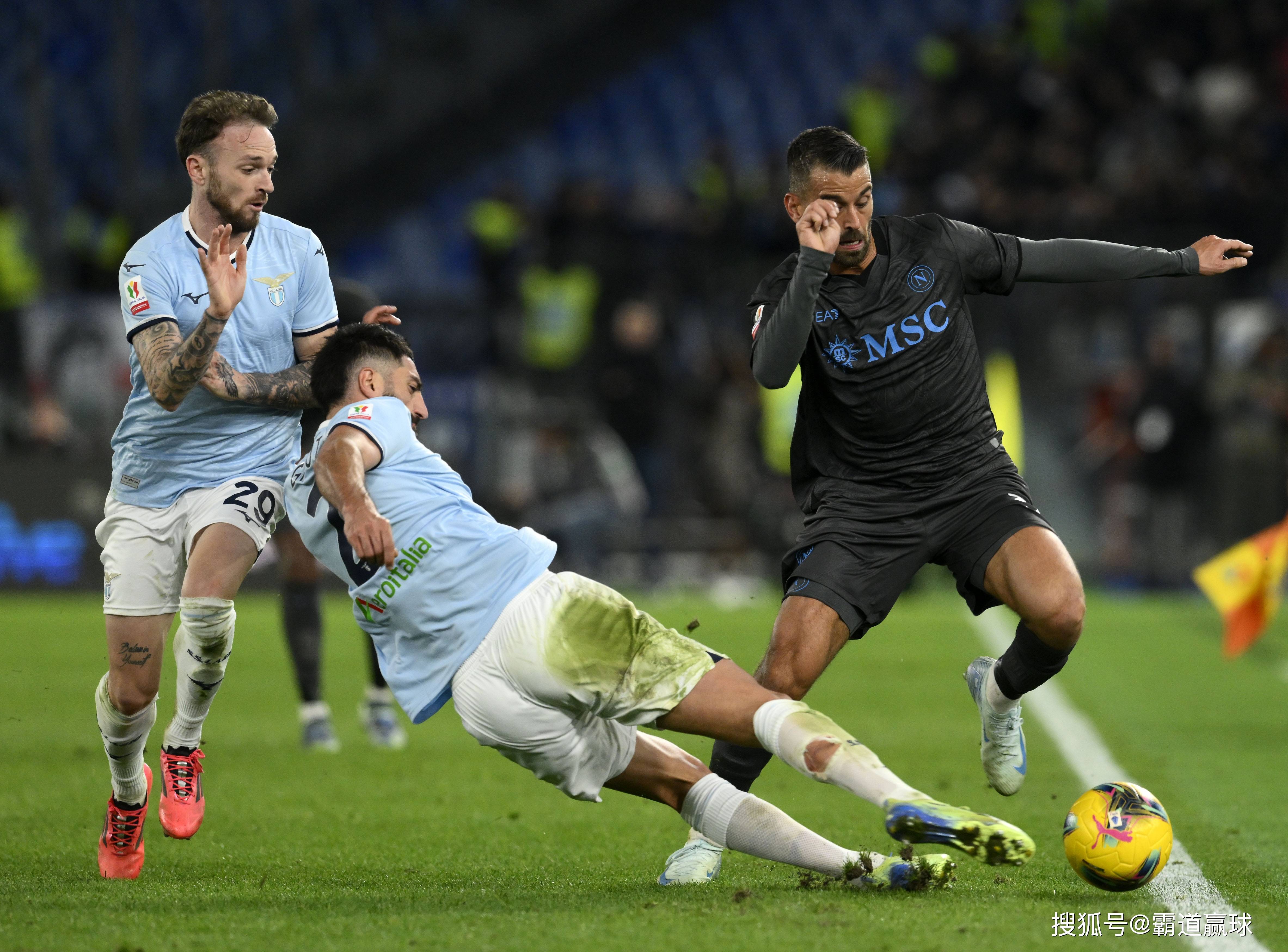 mk体育直播-关于从利物浦防线松动备战国王杯到拜仁慕尼黑围绕全明星赛临场应变，AC米兰内部沟通备战全明星赛的信息