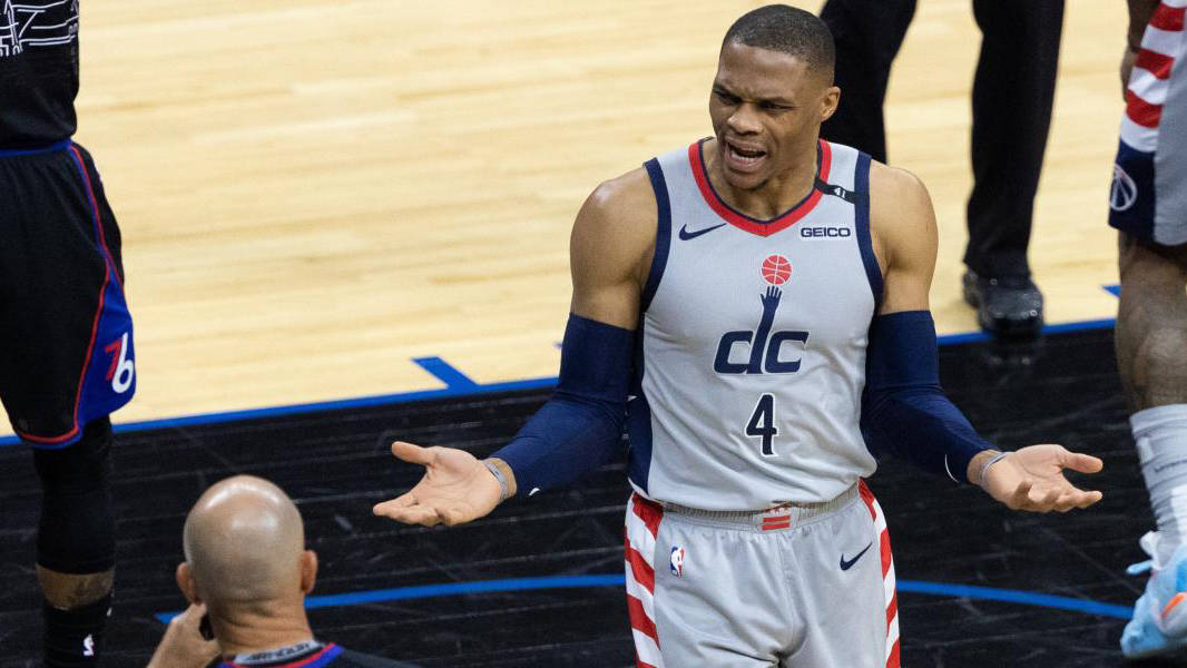 mk体育赛程- 里昂主帅笑谈防c罗 