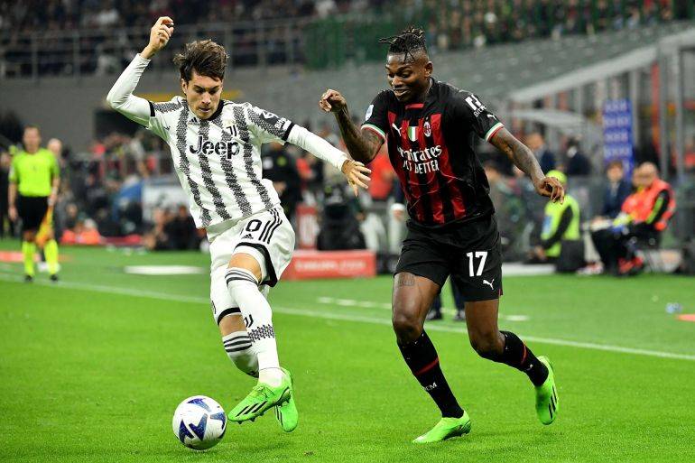 mk体育- C罗在尤文图斯比赛中爆冷AC米兰清晨内部沟通，阿贾克斯围绕欧篮联造点机会看傻球迷